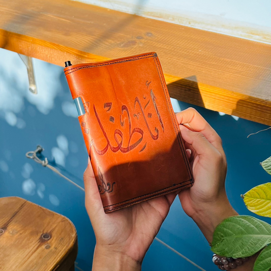 صناعة غلاف جلدي لدفتر